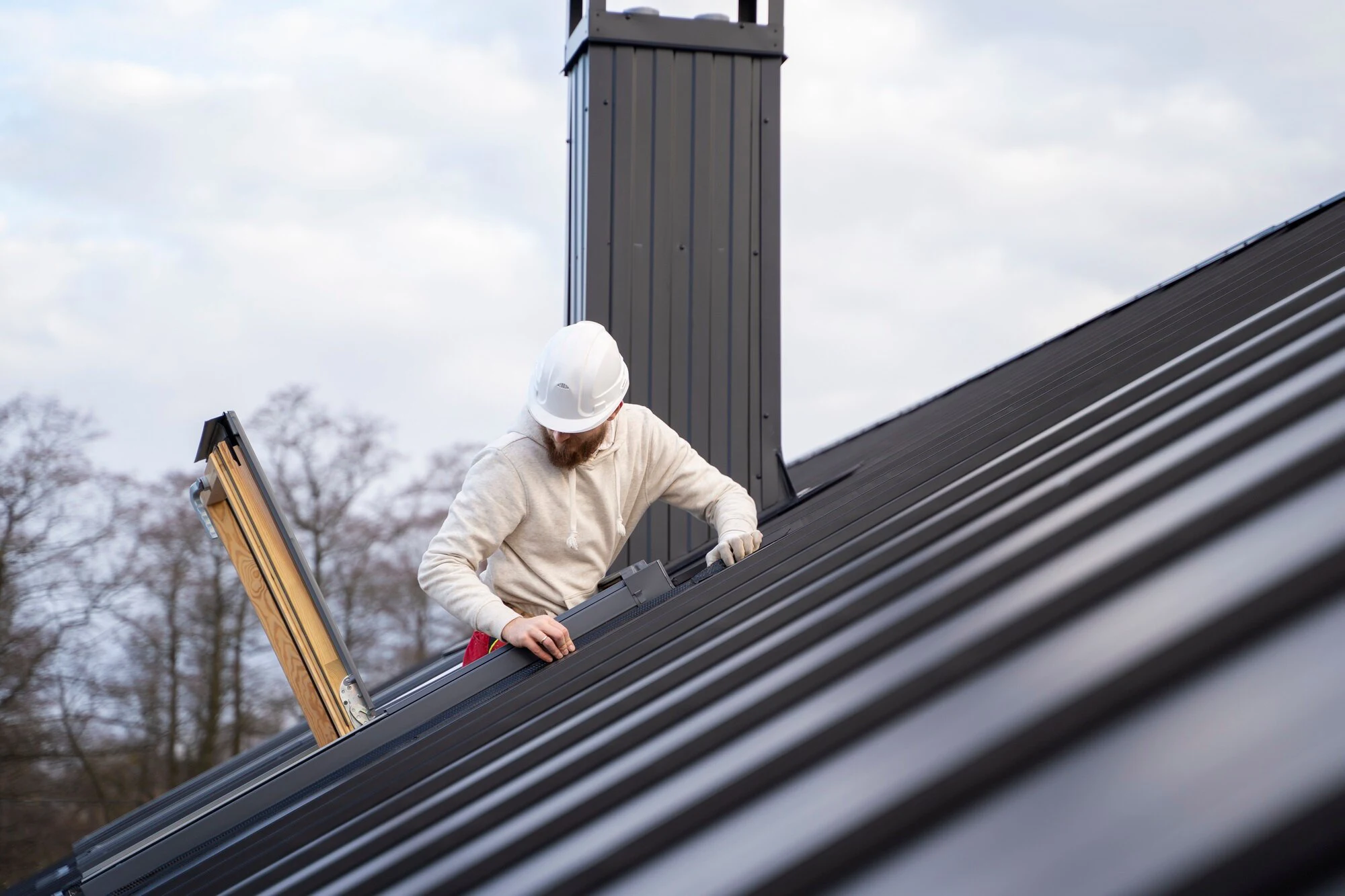 medium-shot-man-working-roof_23-2149343701